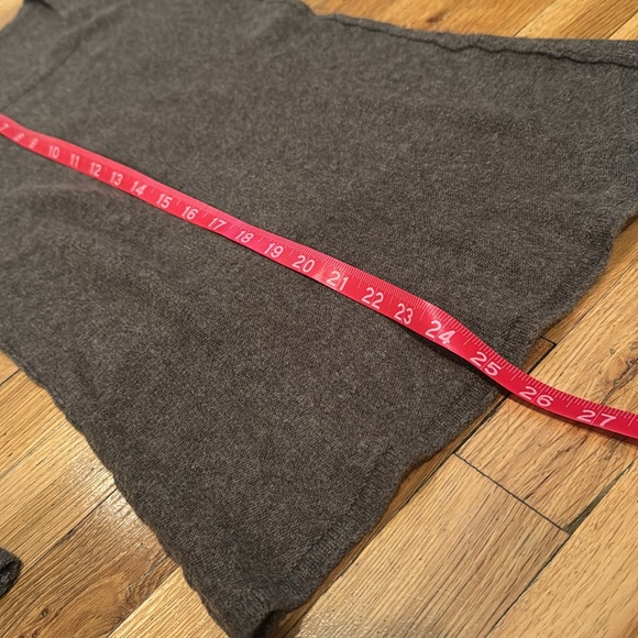 AQUA cashmere light brown crew neck sweater is excellent condition xs - Picture 6 of 8